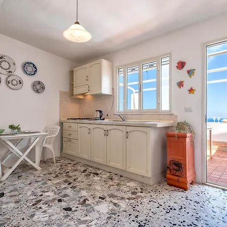 Magic Sea View Borgo شقة كاستيلساردو