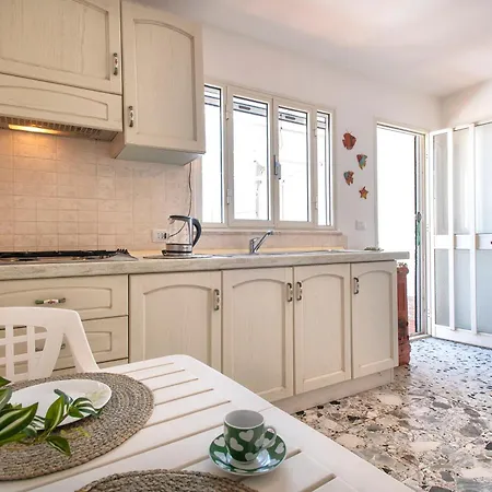 Magic Sea View Borgo شقة كاستيلساردو