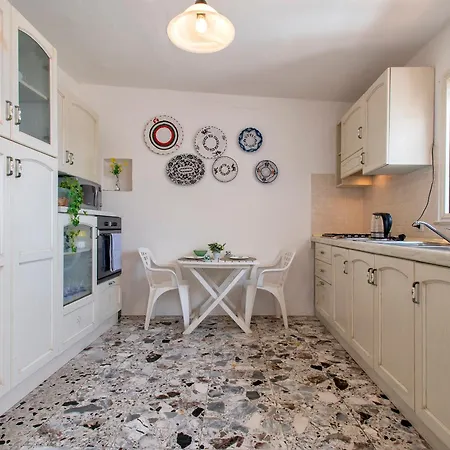 Magic Sea View Borgo شقة كاستيلساردو